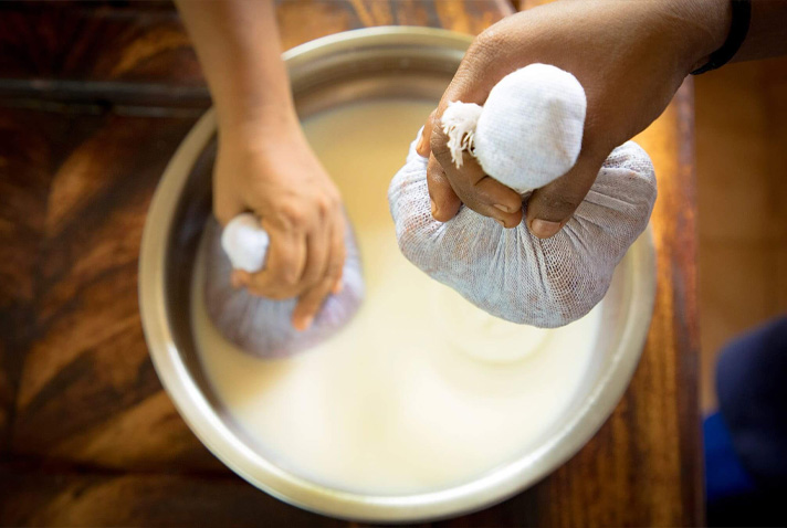 Njavara Kizhi Therapy